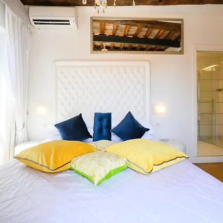 Domus Spagna Frattina Vendégház 4*