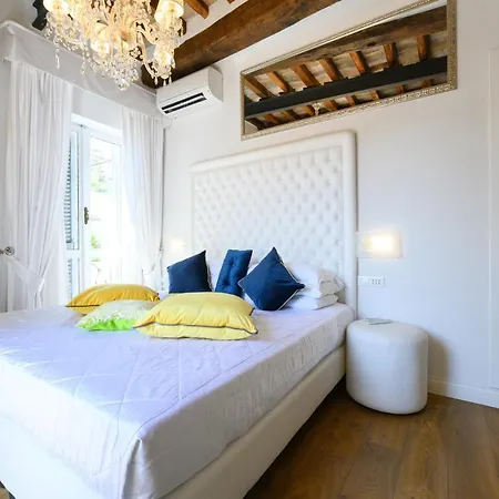 Domus Spagna Frattina Vendégház 4*