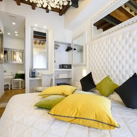 Domus Spagna Frattina Vendégház