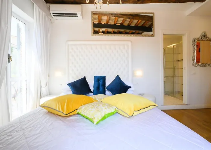 Domus Spagna Frattina Guest house 4*