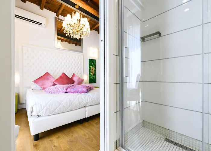 Domus Spagna Frattina Guest house Rome